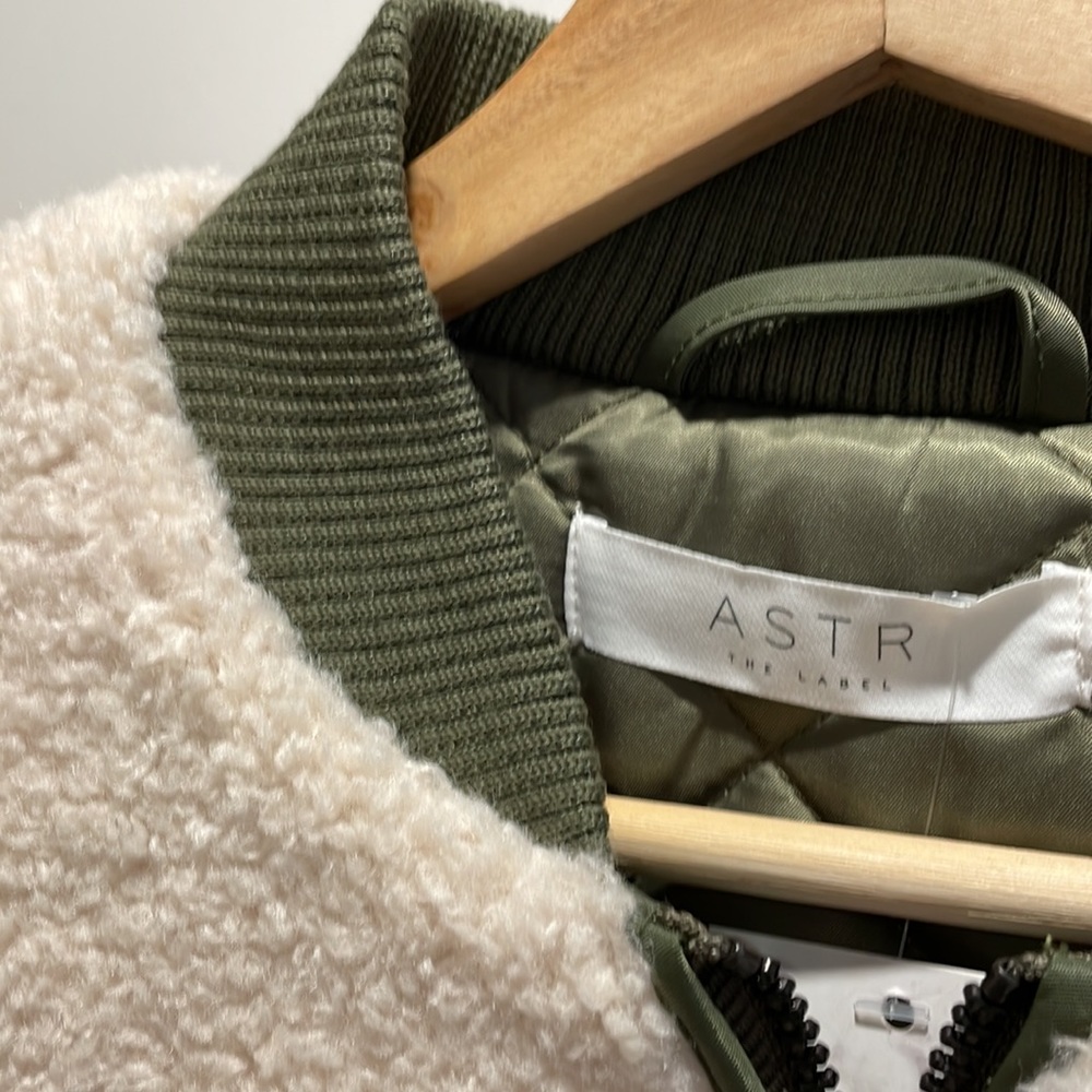 TEGAN FAUX SHEARLING CONTRAST PUFFER JACKET - Picture 7 of 9
